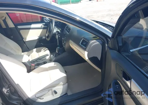 2014 Volkswagen Jetta 1.8T Se z USA, uszkodzony, nr VIN 3VWD07AJ5EM291940